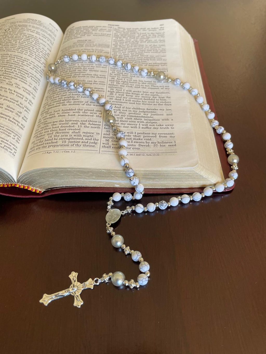 Rosaryo na may Beads na Natural na Bato - Howlite