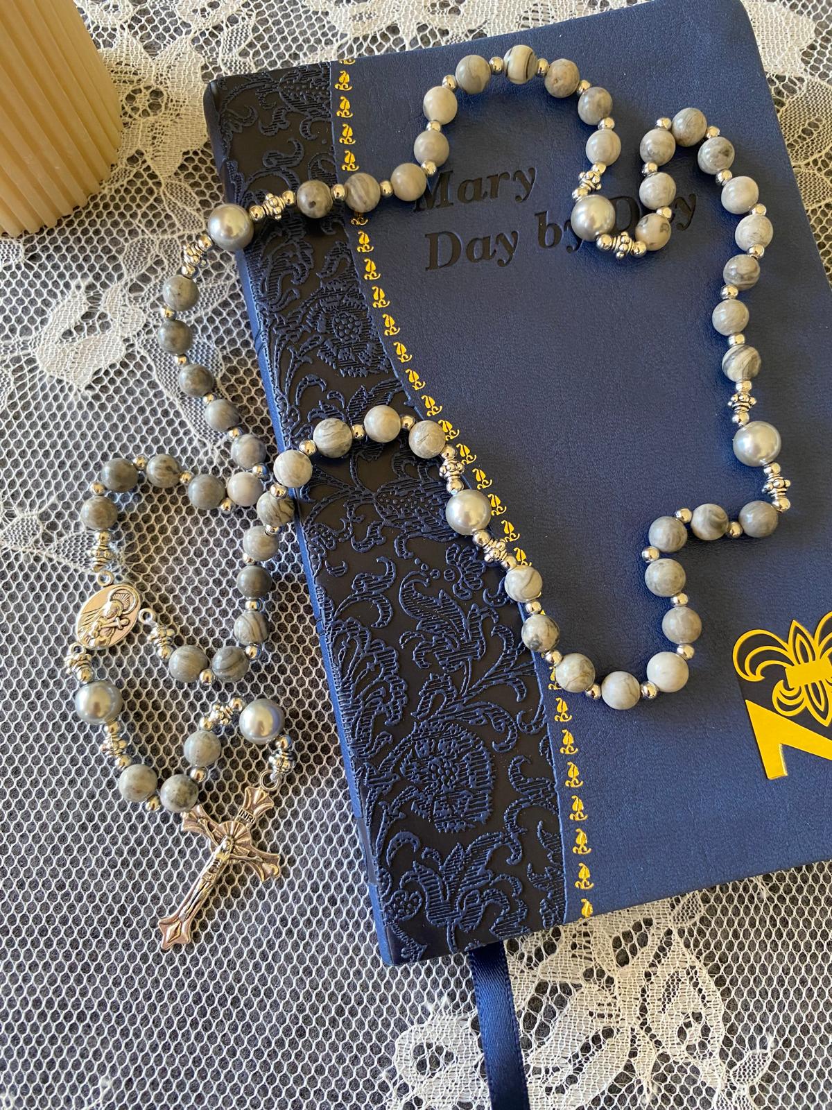 مسبحة من الخرز المصنوع من الحجر الطبيعي - حجر الخريطة