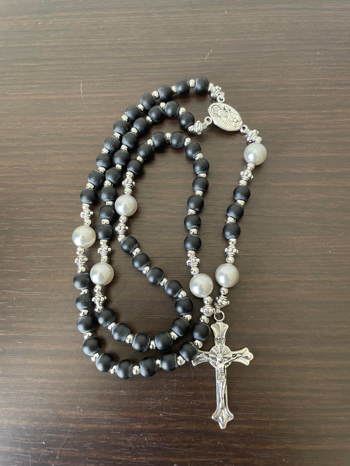 مسبحة من الخرز المصنوع من الحجر الطبيعي - زجاج أسود غير لامع