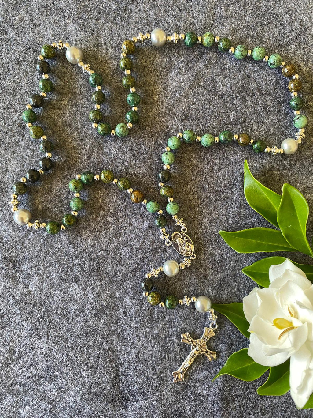 Rosaryo na may Beaded na Natural na Bato - batong maya