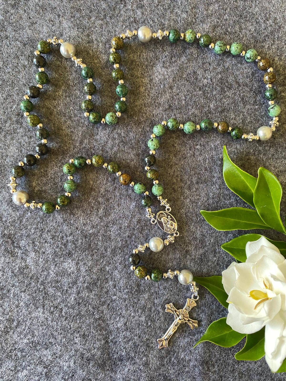 مسبحة من الخرز المصنوع من الحجر الطبيعي - حجر العصفور