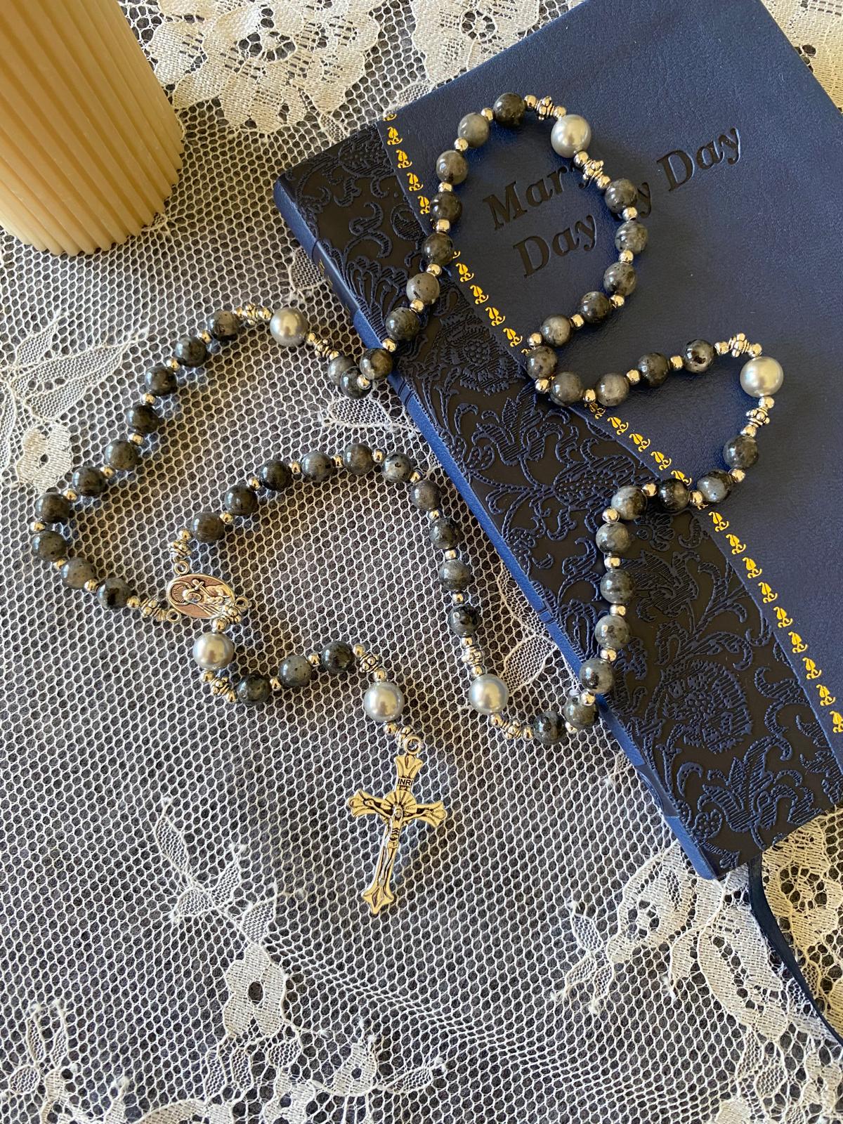 مسبحة من الخرز المصنوع من الحجر الطبيعي - سبكتروليت