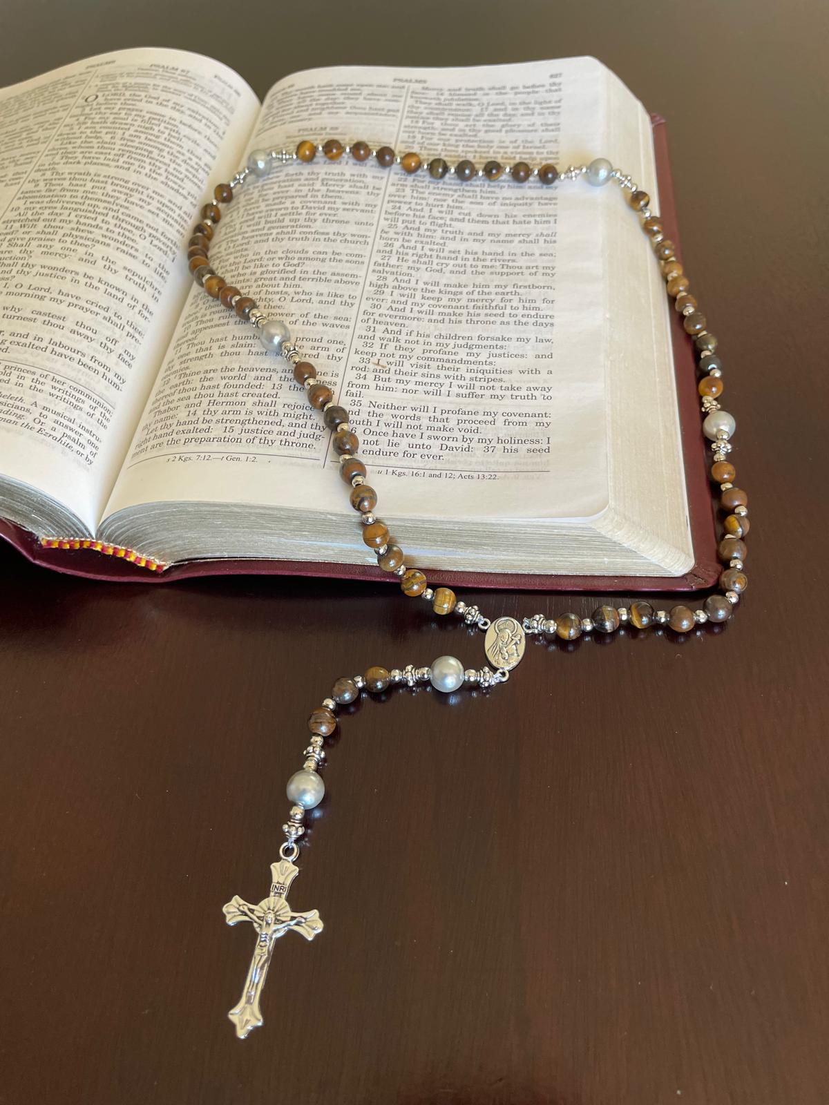 مسبحة من الخرز المصنوع من الحجر الطبيعي - عين النمر