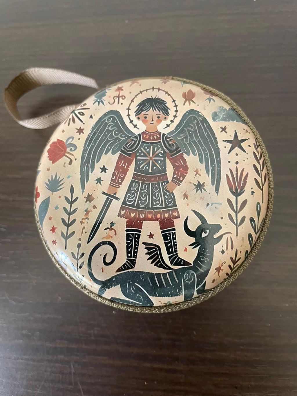 حقيبة مستديرة للقديس ميخائيل رئيس الملائكة