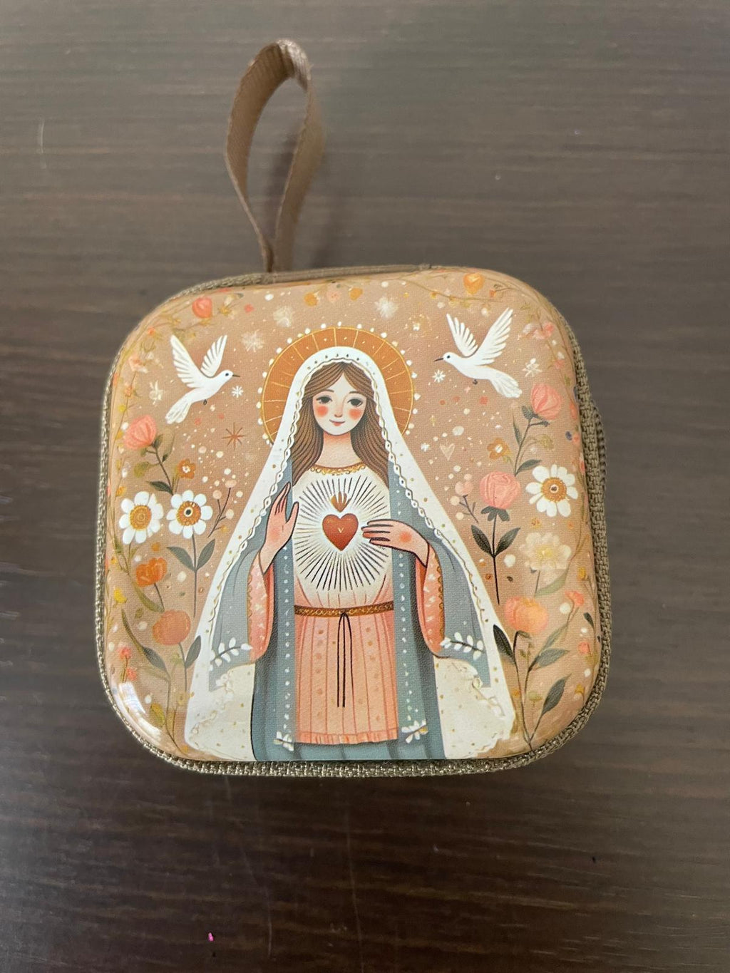 حقيبة مربعة الشكل، قلب مريم الطاهر