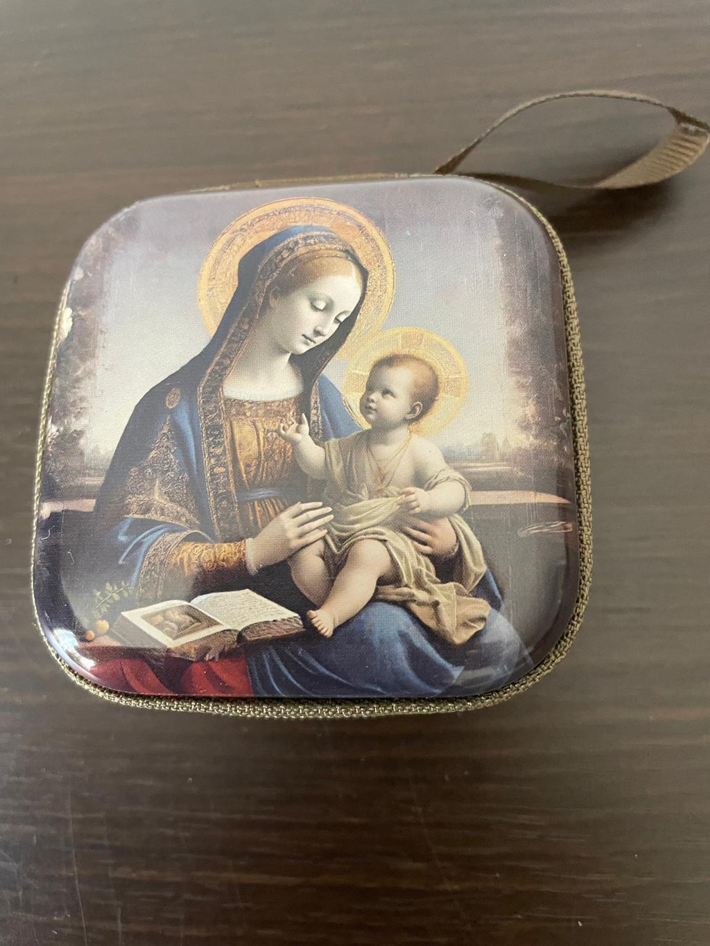 Squarish Pouch Ang Birheng Maria at ang Sanggol na Hesus